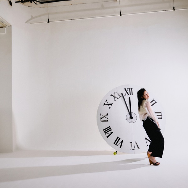 時間は止まりたがっている cover